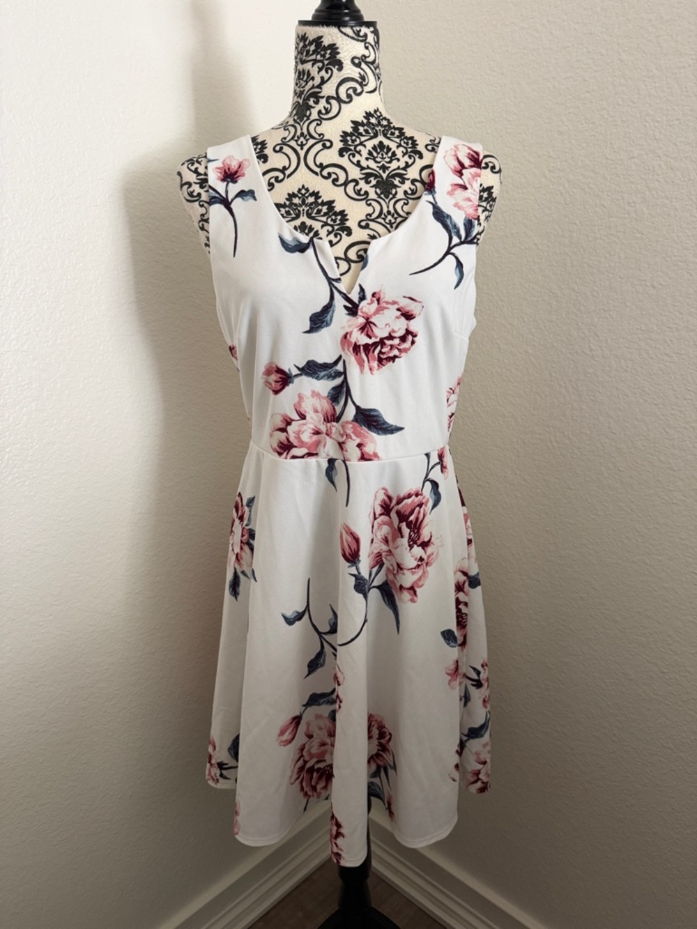 Trixxi Floral V-Neck White Summer Dress with Pink Rose Print size XL